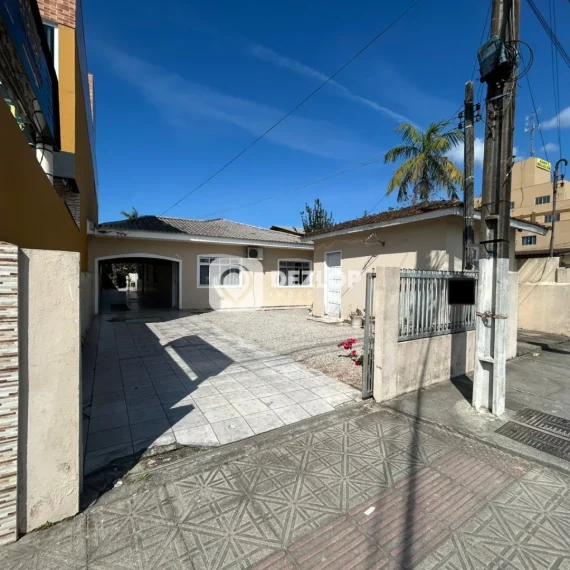 Casa à venda na Praia João Rosa, Biguaçu | 3 Quartos - 01