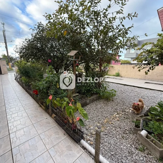 Casa à venda na Praia João Rosa, Biguaçu | 5 Quartos sendo 1 Suíte - 01