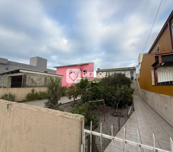 Casa à venda na Praia João Rosa em Biguaçu - SC | 5 Quartos sendo 1 Suíte - Destaque
