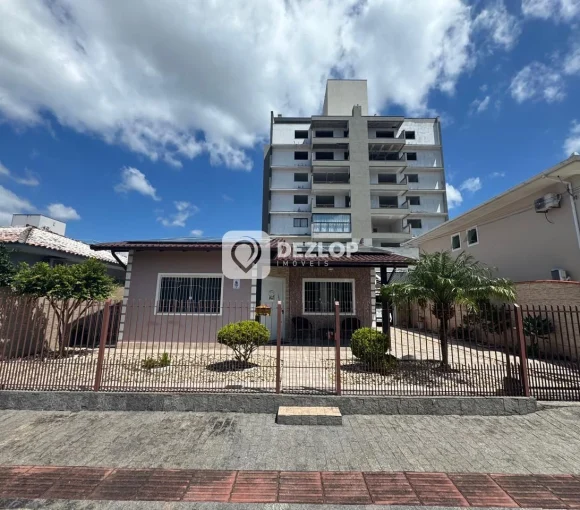 Casa à venda na região do Rio Caveiras em Biguaçu - SC | 4 Quartos sendo 1 Suíte - Destaque