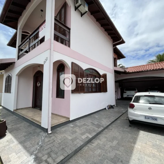 Casa à venda no Centro, Biguaçu | 3 Quartos - 01