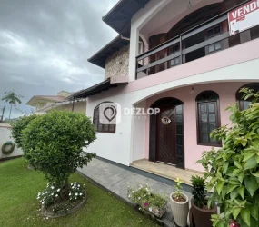 Casa à venda no Centro em Biguaçu - SC | 3 Quartos - 04