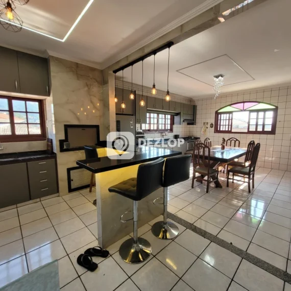 Casa à venda no Rio Caveiras, Biguaçu | 4 Quartos sendo 1 Suíte - 02
