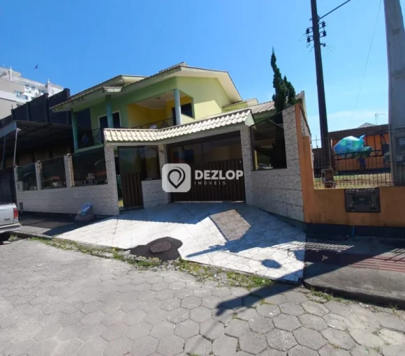 Casa à venda no Rio Caveiras em Biguaçu - SC | 3 Quartos sendo 1 Suíte - Destaque