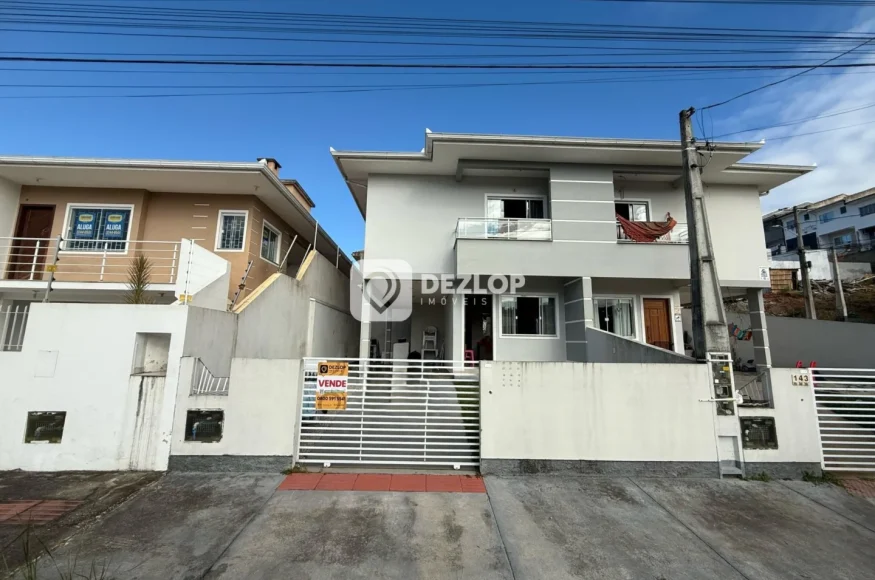 Sobrado à Venda no Potecas, São José | 3 Quartos Sendo 1 Suíte - Destaque