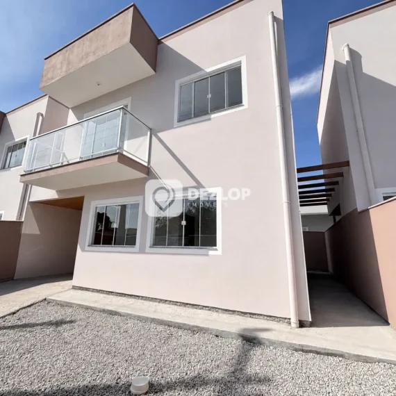 Sobrado à venda em Rio Caveiras, Biguaçu - SC | 3 Quartos sendo 1 Suíte - 01