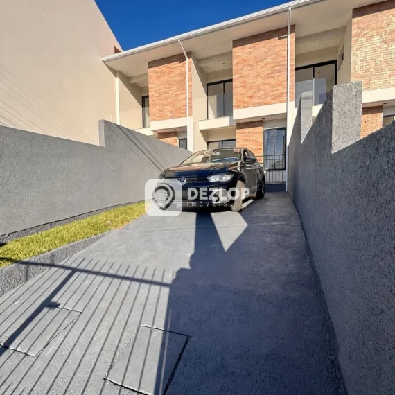 Sobrado à venda em Serraria, São José - SC | 2 Quartos sendo 2 Suítes - 01