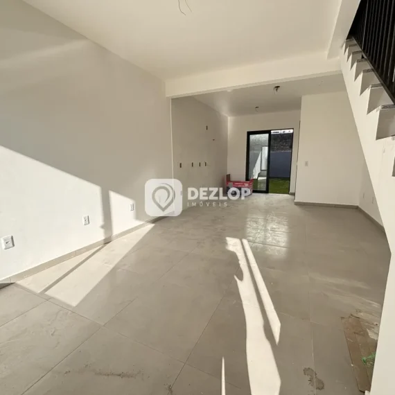 Sobrado à venda em Serraria, São José - SC | 2 Quartos sendo 2 Suítes - 02