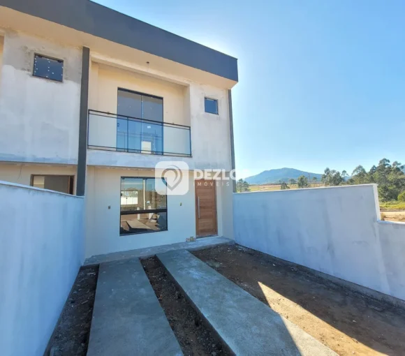 Sobrado à venda na Areias do Meio em Governador Celso Ramos - SC | 2 Quartos sendo 2 Suítes - Destaque