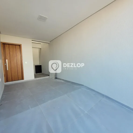 Sobrado à venda no Potecas, São José | 3 Quartos sendo 1 Suíte - 02