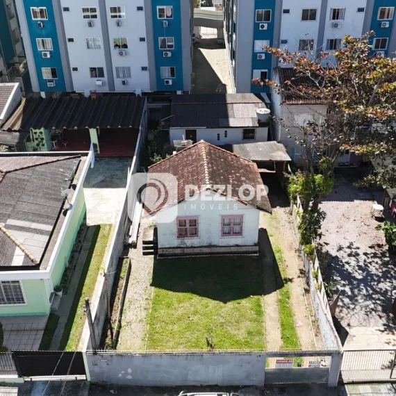 Terreno à venda em Barreiros, São José - SC - 01