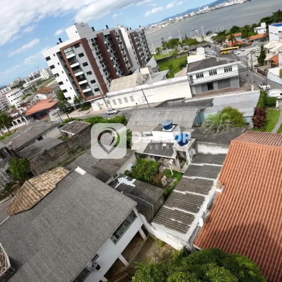 Terreno à venda em Centro, São José - SC - 01