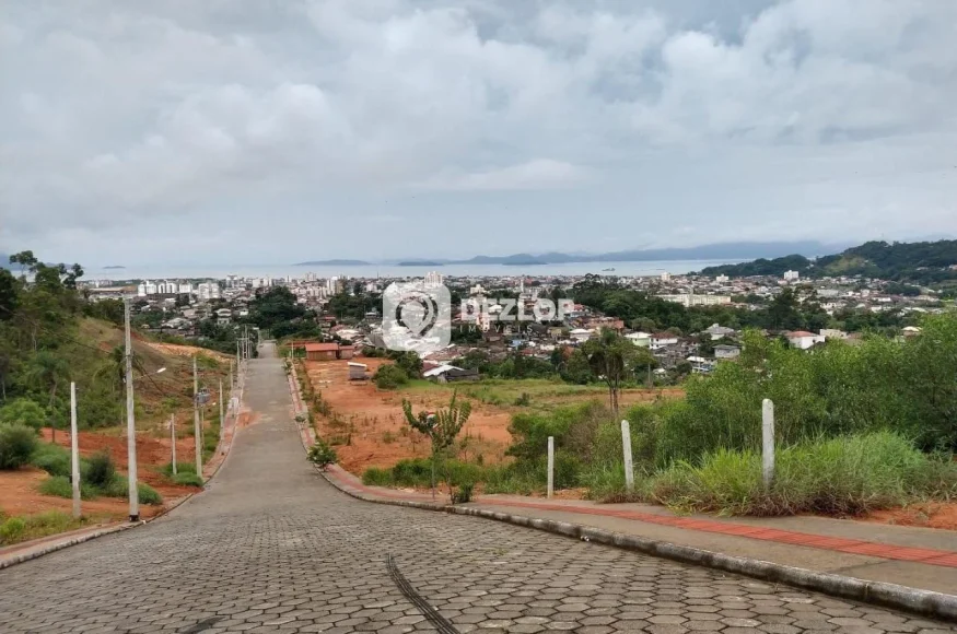 Terreno à venda em Fundos, Biguaçu - SC - Destaque
