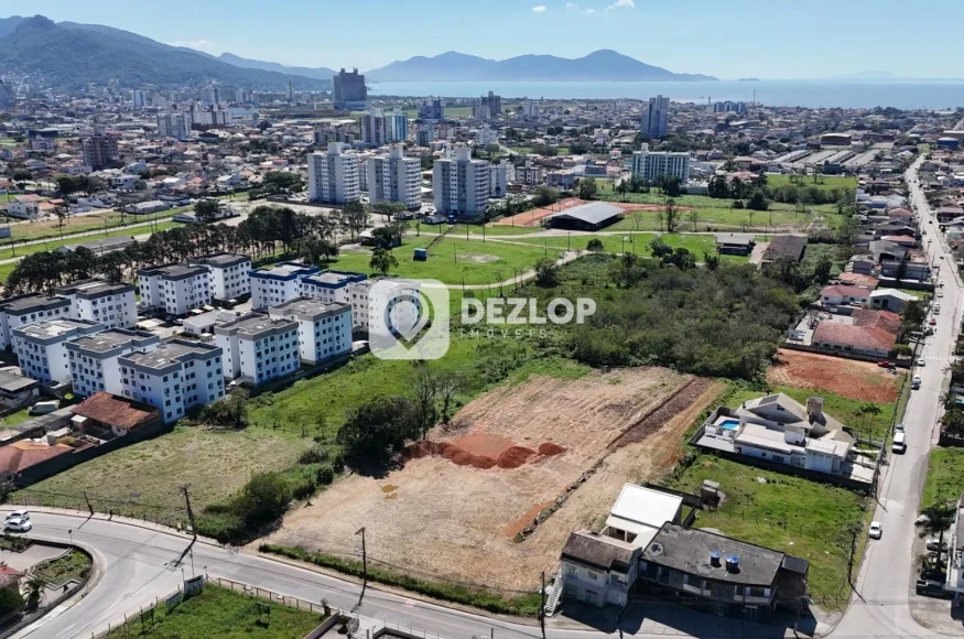 Terreno à venda em Fundos, Biguaçu - SC - Destaque