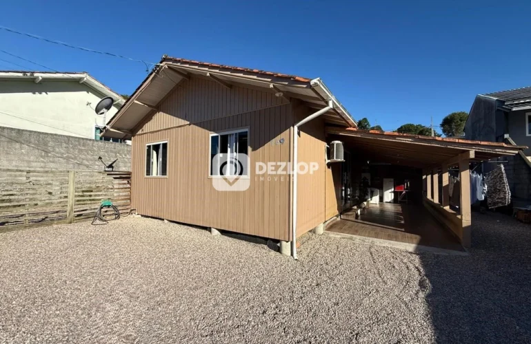 Casa à venda em Fundos, Biguaçu | 3 Quartos - Destaque