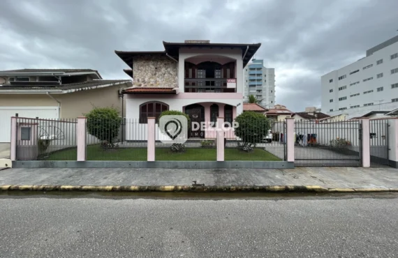 Casa à venda no Centro em Biguaçu - SC | 3 Quartos - Destaque