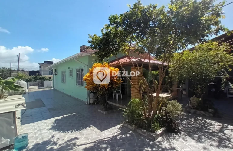 Casa à venda em Areias, São José | 3 Quartos - Destaque