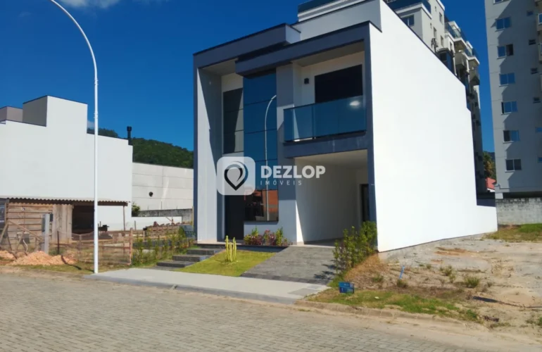 Casa à venda no Deltaville, Biguaçu | 3 Quartos, 1 Suíte no Cond. Blue - Destaque