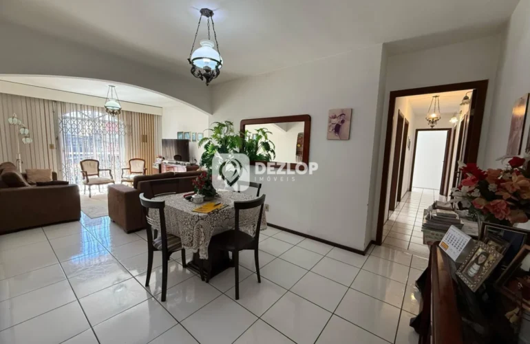 Casa à venda na Barra dos Reis, em São José - SC | 5 Quartos sendo 1 Suíte - Destaque