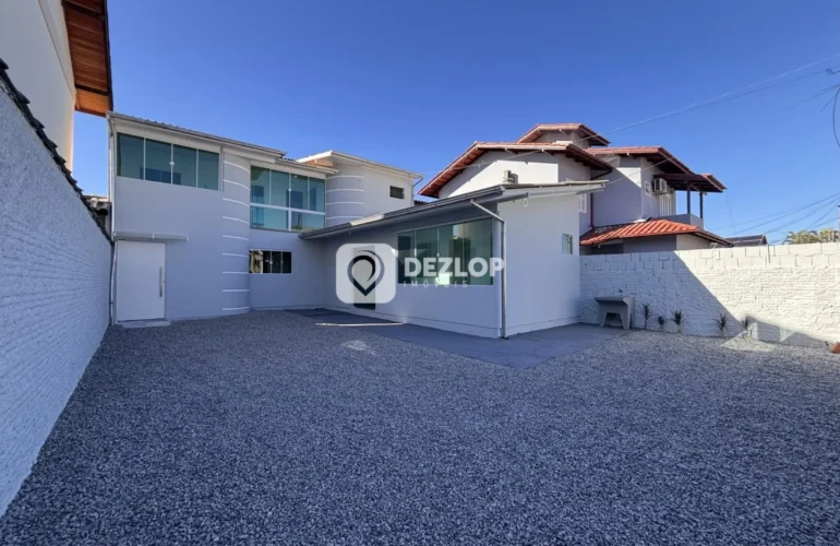 Casa à venda em Forquilhas, São José - SC | 4 Quartos sendo 1 Suíte - Destaque