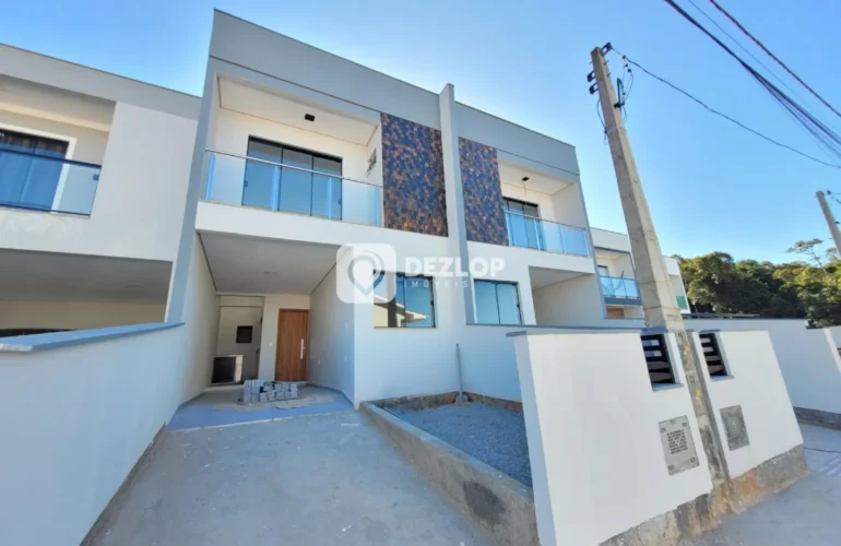 Sobrado à venda no Potecas, São José | 3 Quartos sendo 1 Suíte - Destaque