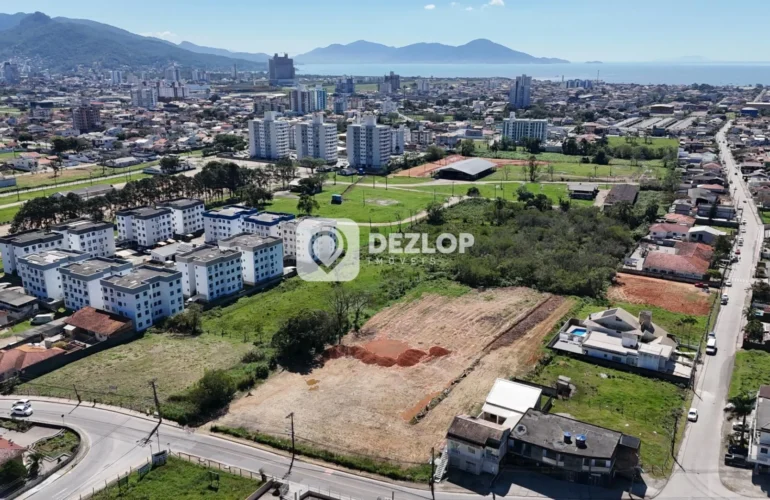 Terreno à venda em Fundos, Biguaçu - SC - Destaque