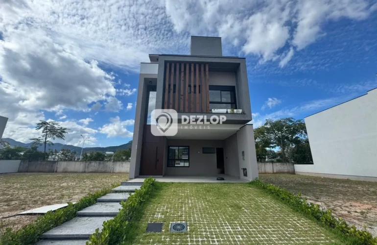 Casa à venda em Deltaville, Biguaçu - SC | 4 Quartos, 4 Suítes no Condomínio Blue - Destaque
