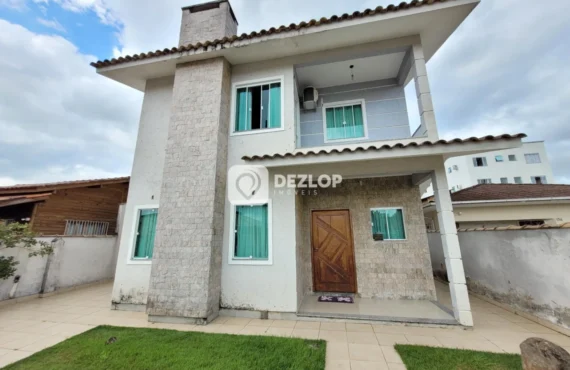 Casa à venda em Bela Vista, Palhoça | 4 Quartos sendo 2 Suítes - Destaque