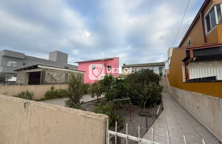 Casa à venda na Praia João Rosa em Biguaçu - SC | 5 Quartos sendo 1 Suíte - Destaque