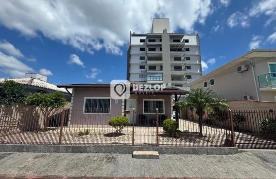 Casa à venda em Rio Caveiras, Biguaçu - SC | 4 Quartos sendo 1 Suíte - Destaque