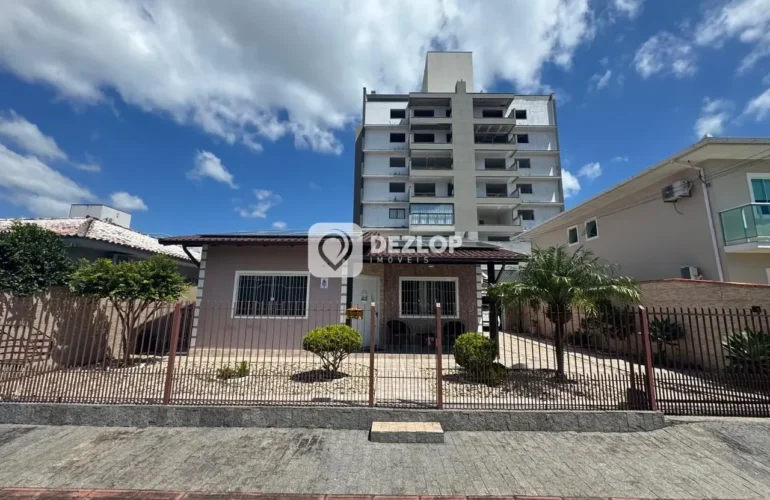 Casa à venda em Rio Caveiras, Biguaçu - SC | 4 Quartos sendo 1 Suíte - Destaque