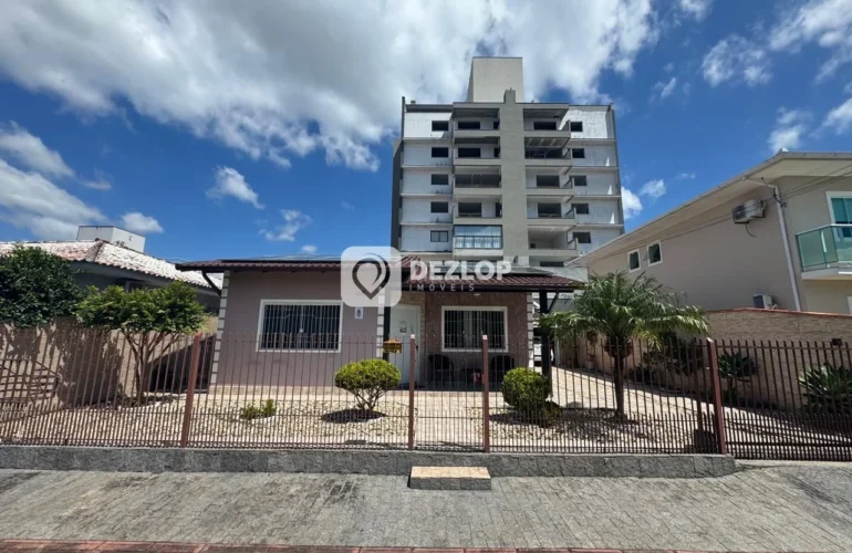 Dezlop Imóveis | A Melhor Imobiliária De Biguaçu E Região 29 Casa à venda na região do Rio Caveiras em Biguaçu - SC | 4 Quartos sendo 1 Suíte - Destaque