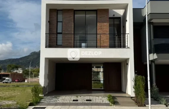 Casa à venda em Deltaville, Biguaçu - SC | 3 Quartos, 3 Suítes no Condomínio Blue - Destaque